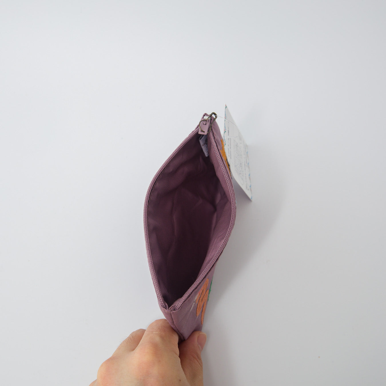 裏地付きの二重仕立てで、しっかりとした作りです。