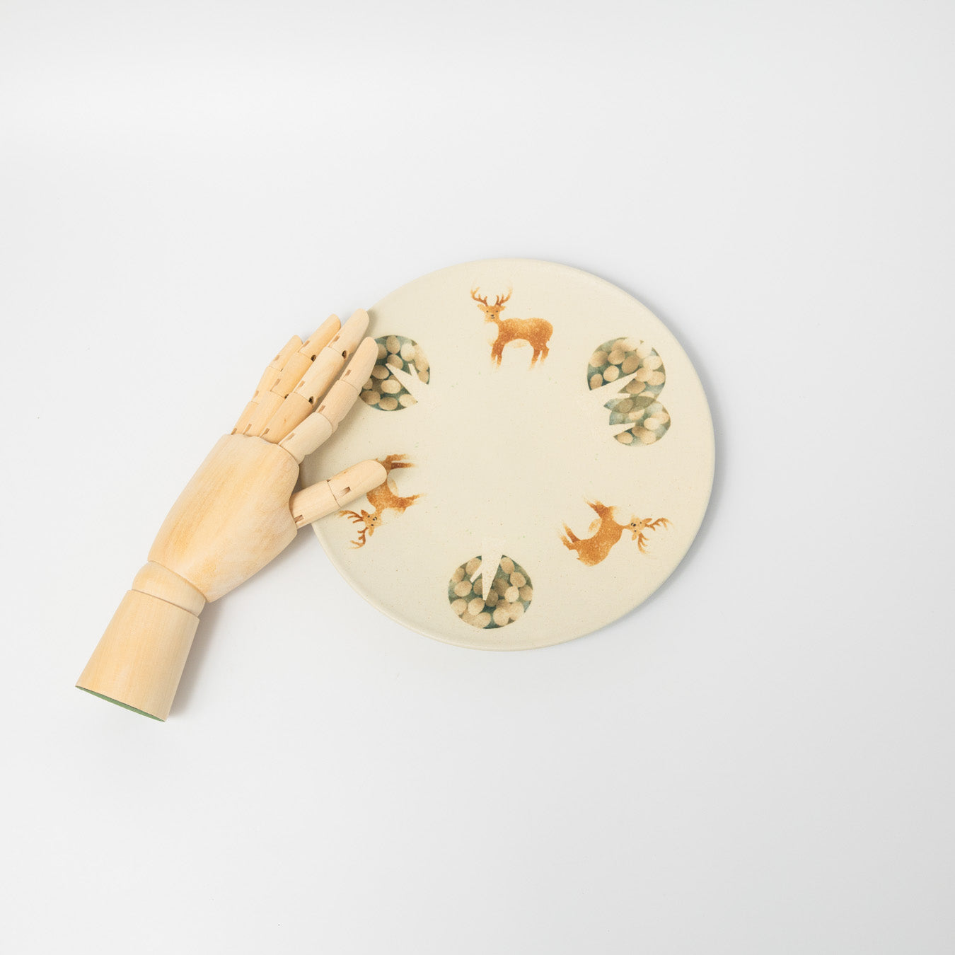 はるな陶芸工房-プレート(L)-木かげのシカ-A