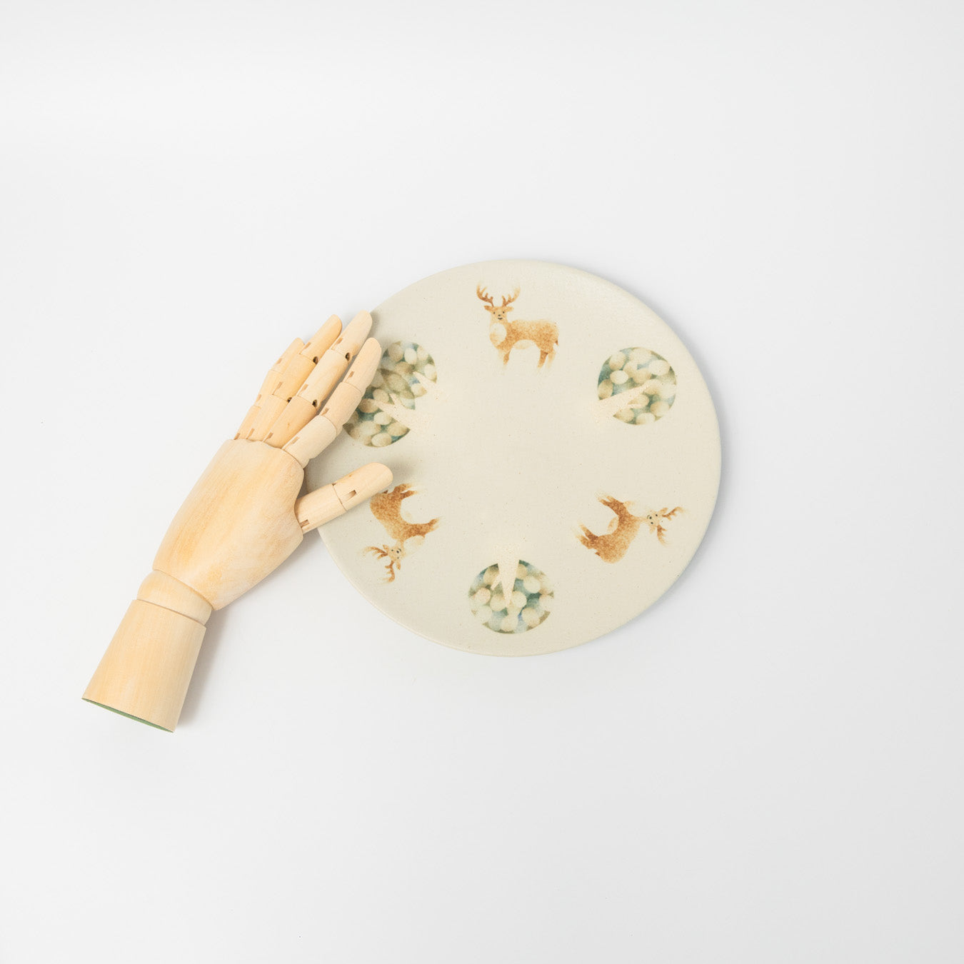 はるな陶芸工房-プレート(L)-木かげのシカ-B