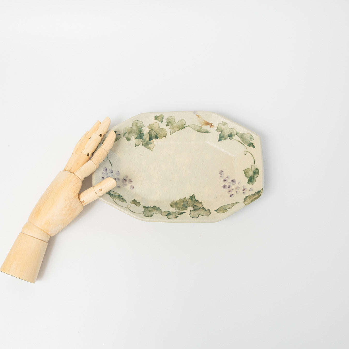 はるな陶芸工房-八角深皿-ぶどうとヒヨドリ-白