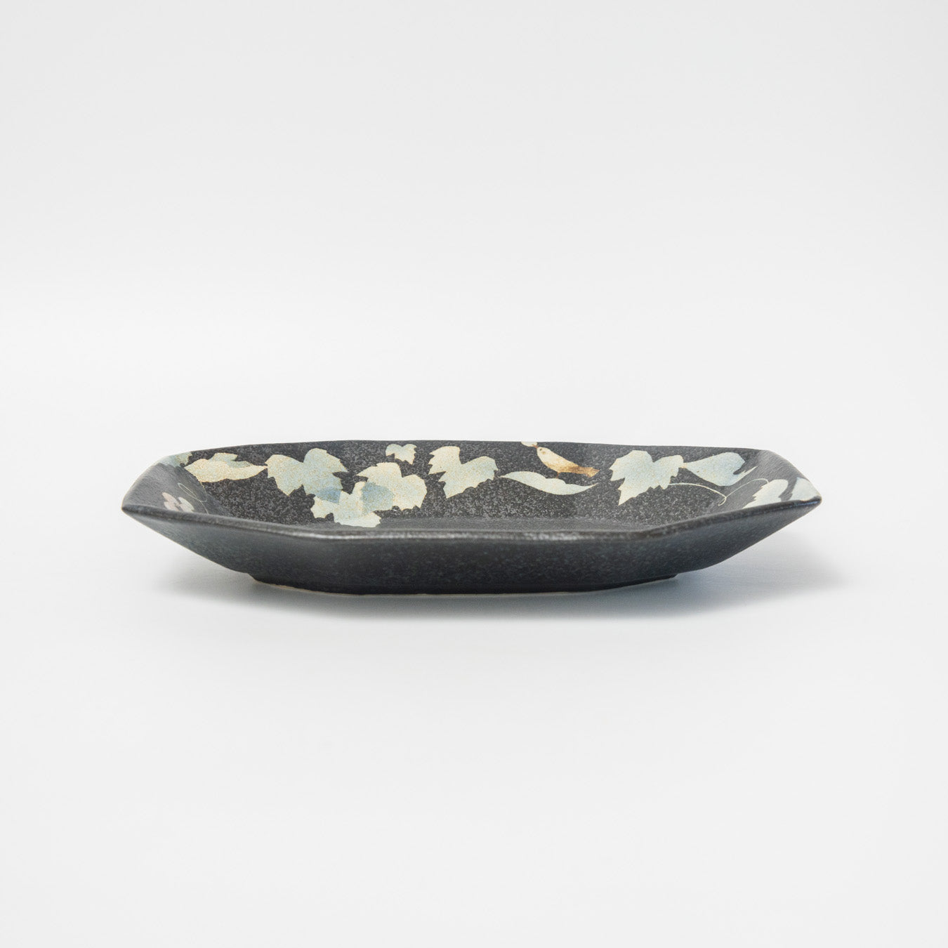 はるな陶芸工房-八角深皿-ぶどうとヒヨドリ-黒