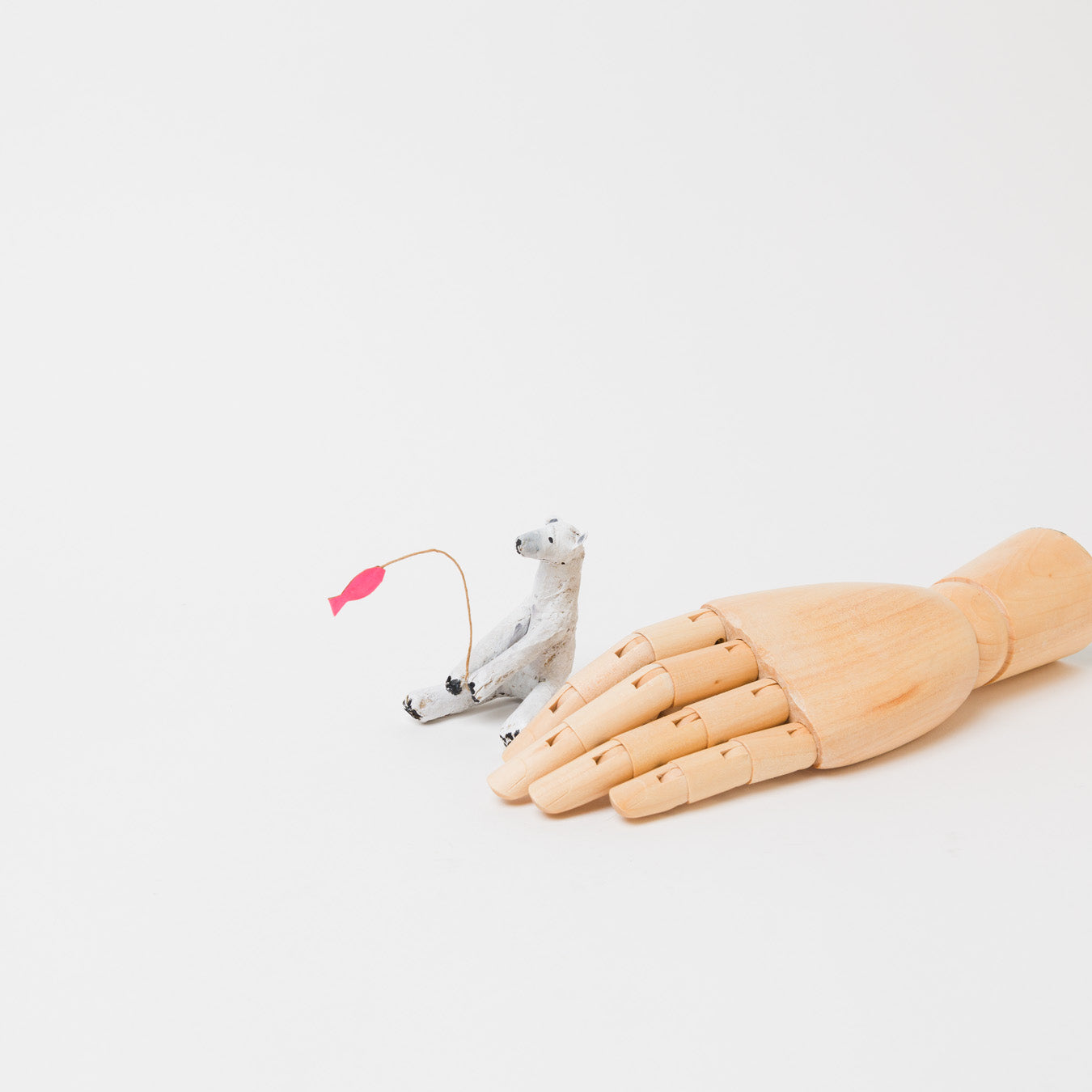 ワタナベレイコ-オブジェ「1本釣り白くま」-2