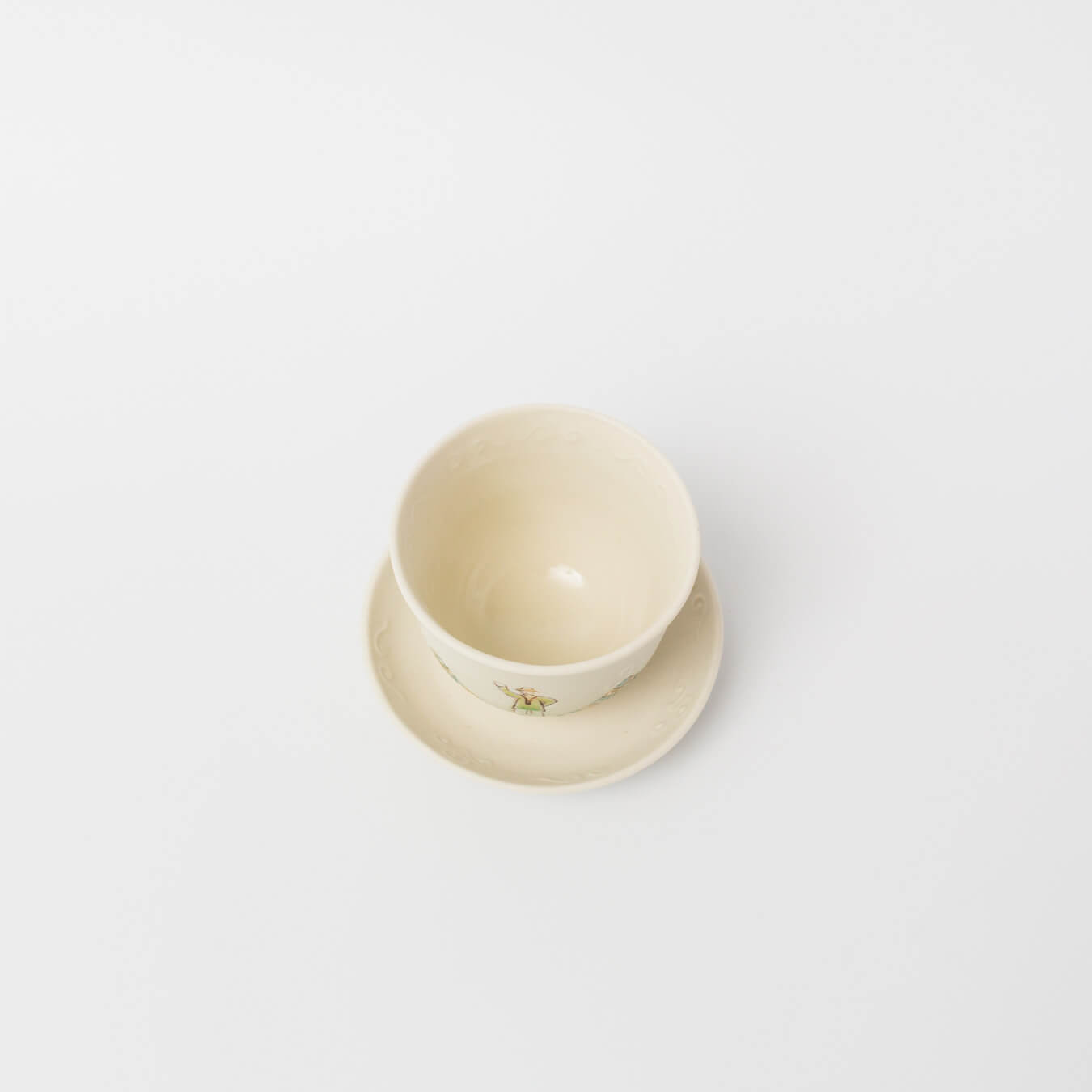 カップの内側はツルッとした釉薬で仕上げられており、茶渋がつきにくい工夫がされています。