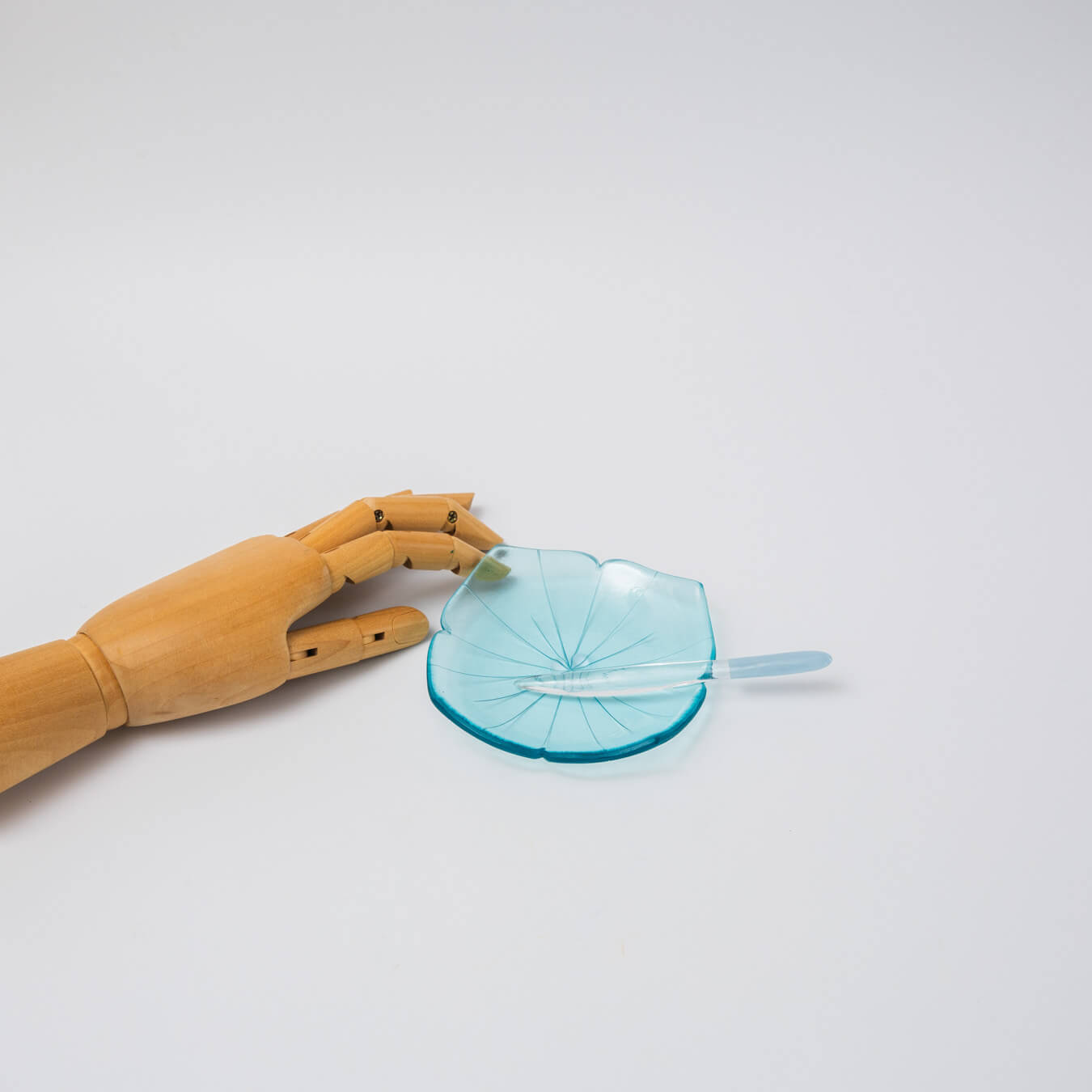 大きさ参考。菓子切りとのバランス参考。色異なります。