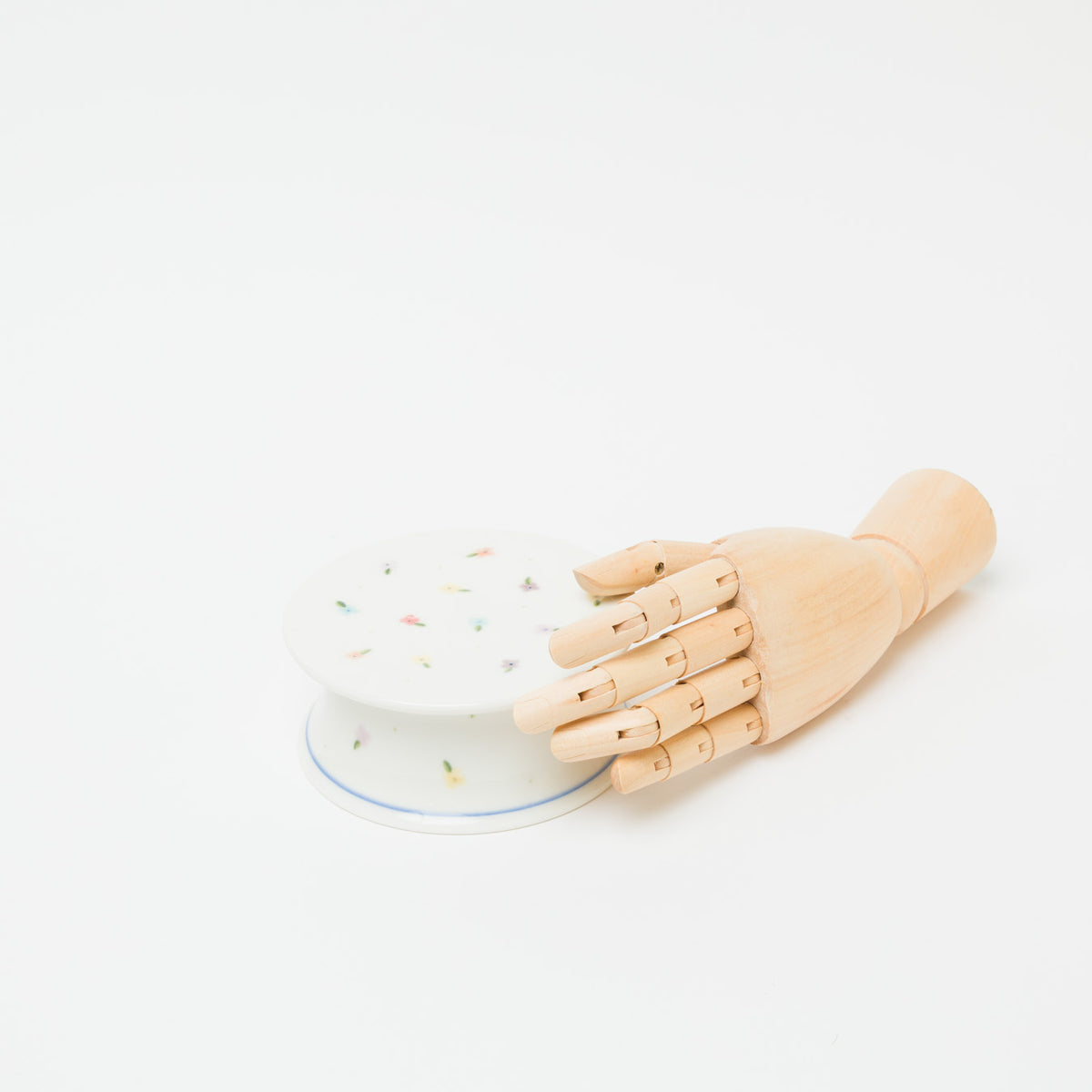 Riho Kawachi-Cake stand_colorful
