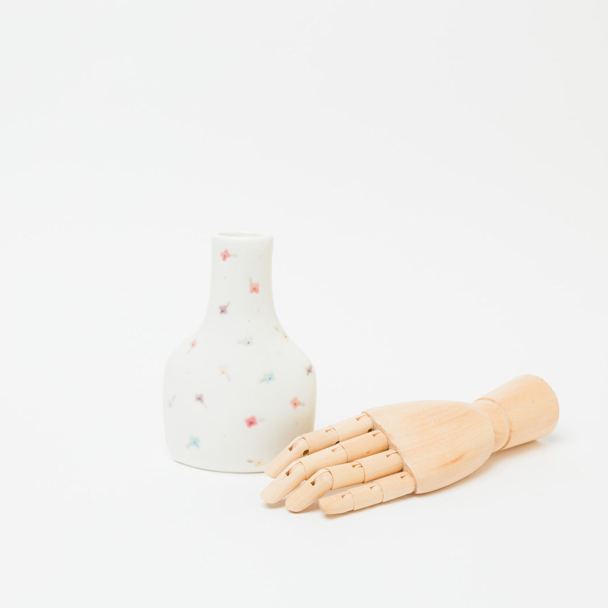 Riho Kawachi-Vase_colorful-1