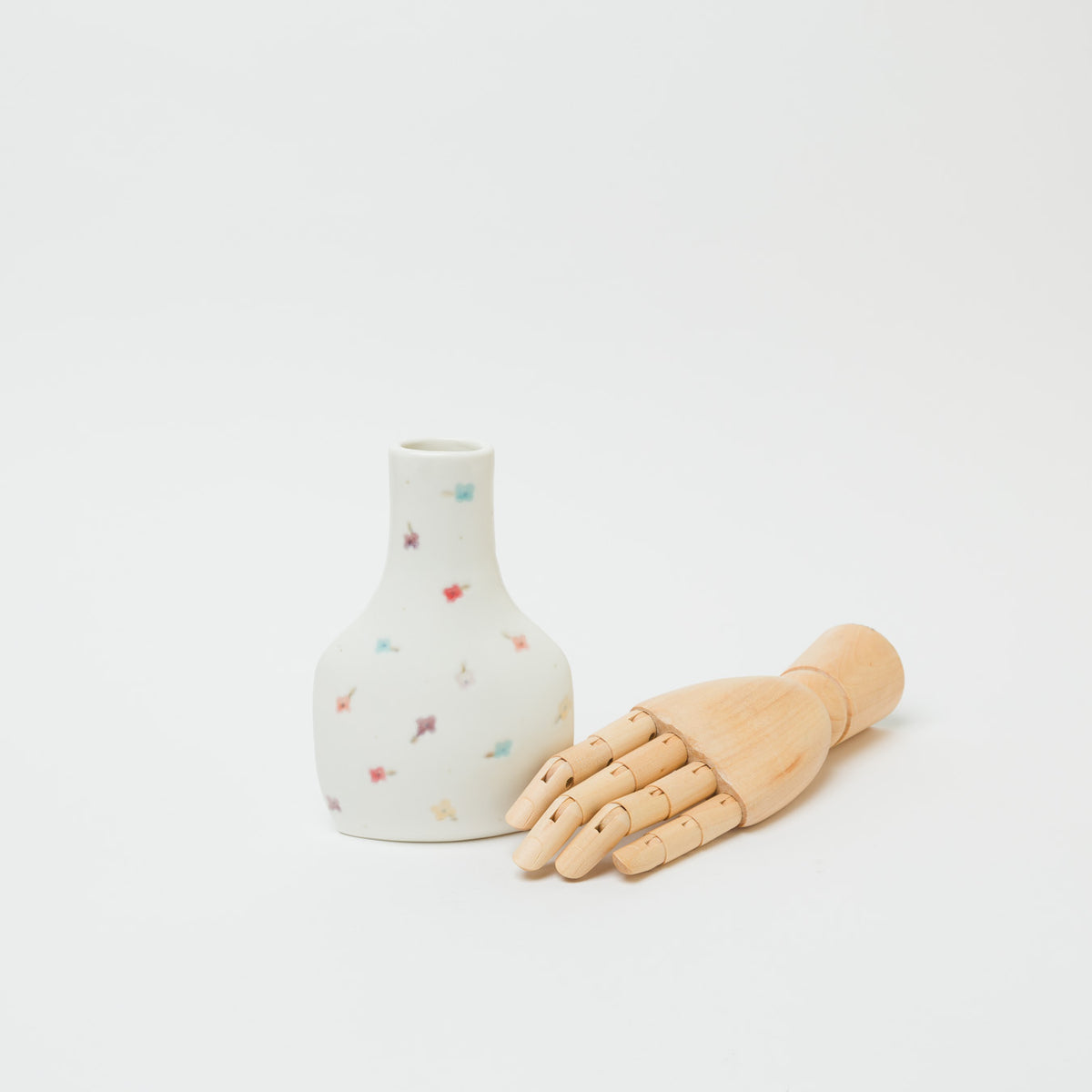 Riho Kawachi-Vase_colorful-2