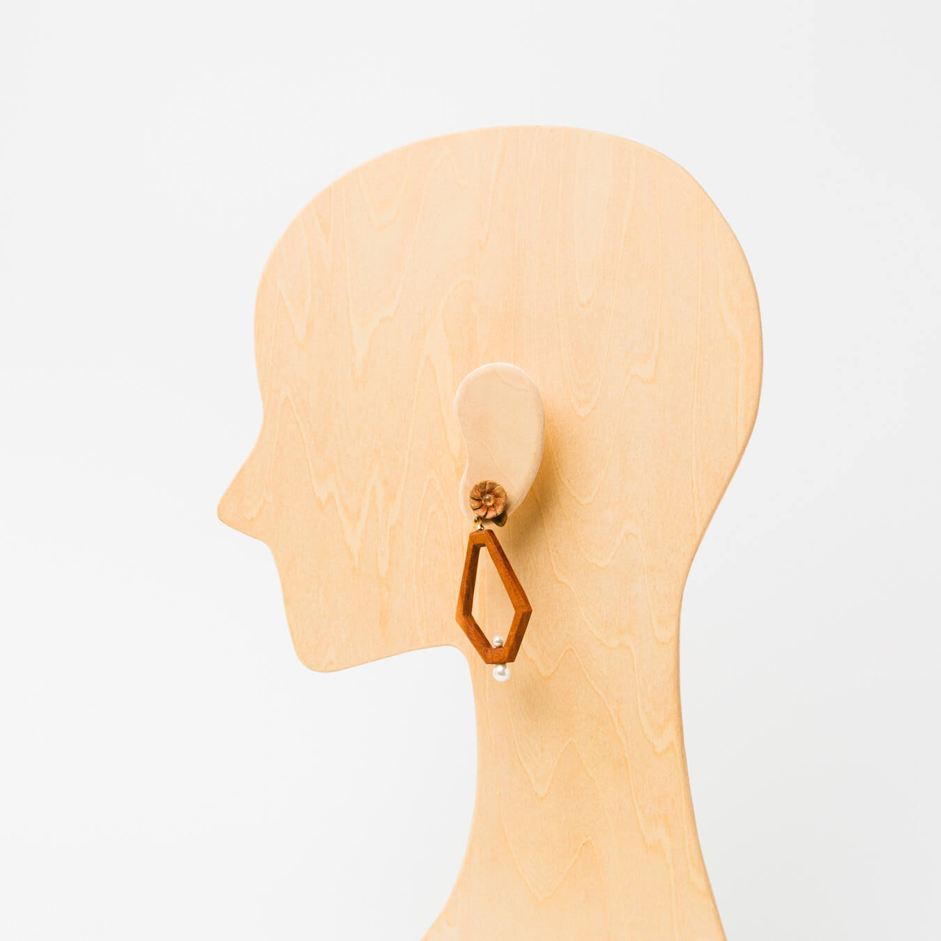 kitona-耳飾り-花と多角形-ナチュラル-イヤリング