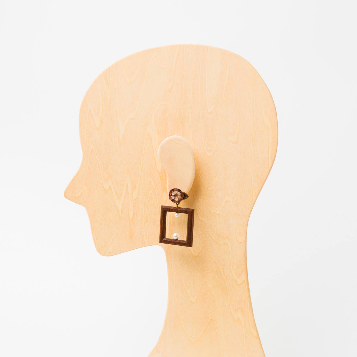 kitona-耳飾り-花と四角-ブラック-イヤリング