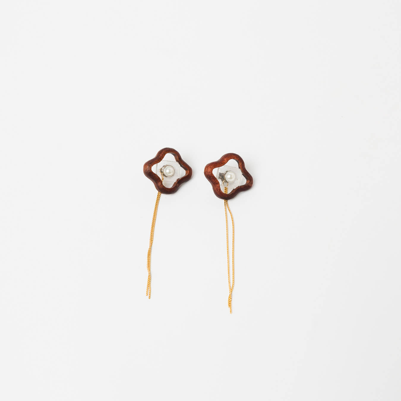 kitona-【片耳】花と樹脂-ブラック-ピアス