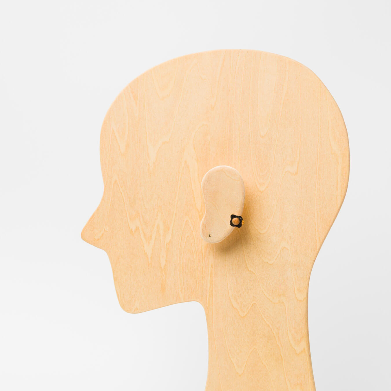 kitona-ミニ花イヤカフ-木ビーズブラック