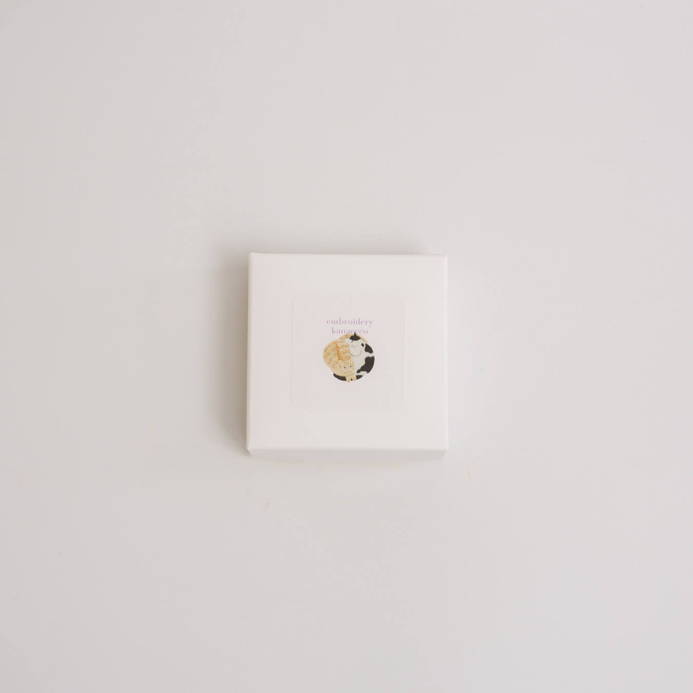 箱参考。専用の箱に入れてお届けいたします。カラーはご指定いただけませんので予めご了承ください。