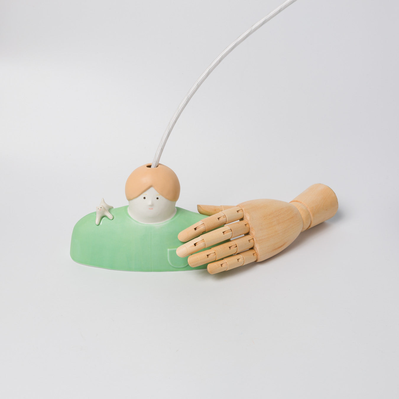 北原祥平-ランプシェード(肩にネコ)-2