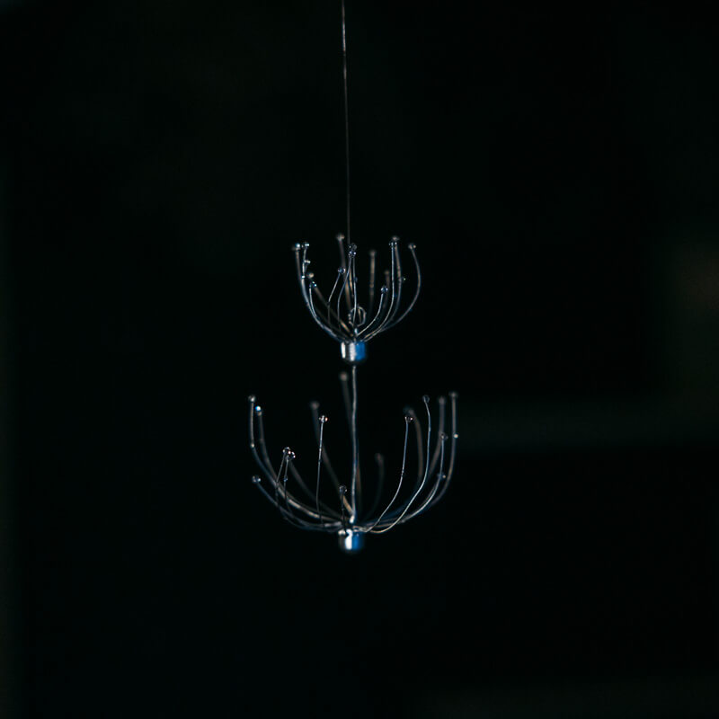 mone morigaki -エンニュ モビール-S-シルバー【上向き】