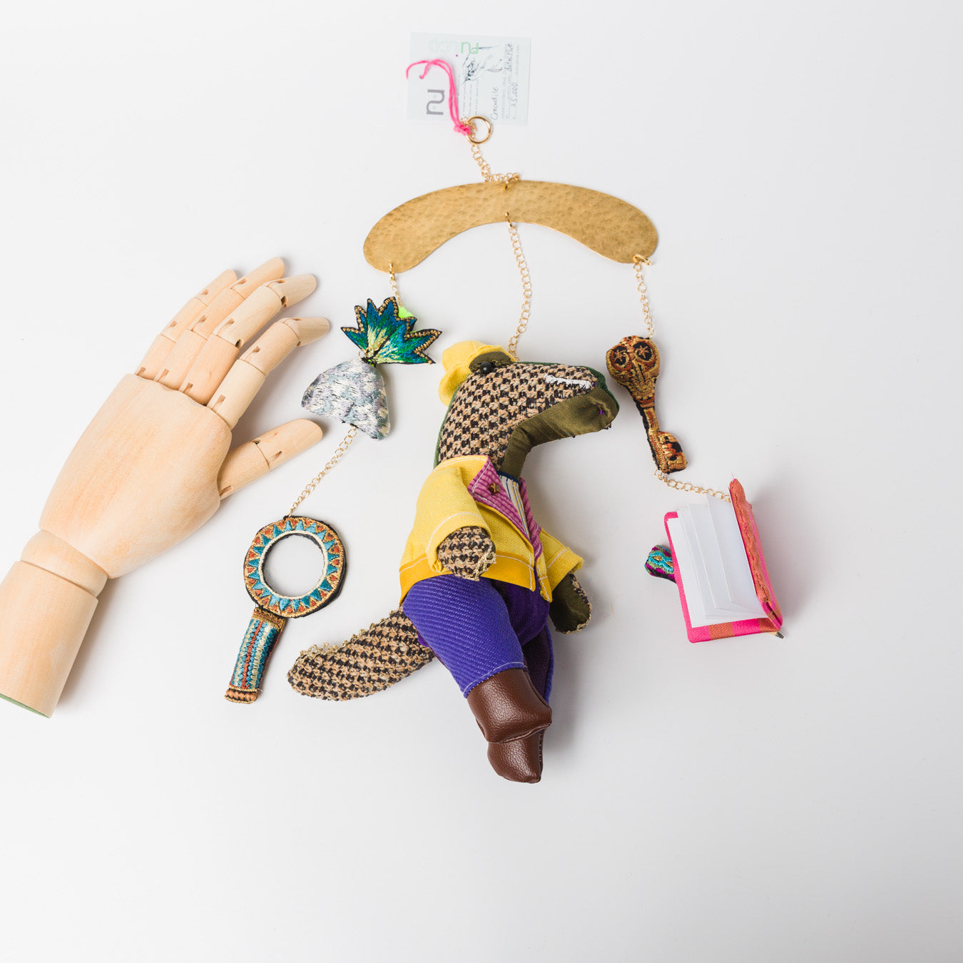 nuico-モビール-わに(探偵)