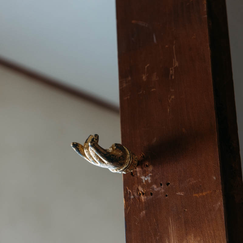 ツタンカーメン堂-仏手フック-木ビスタイプ