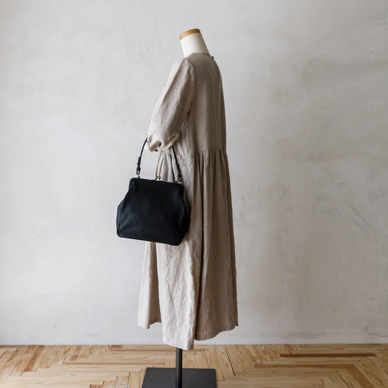 Yammart-plain gama hand bag-square (black)