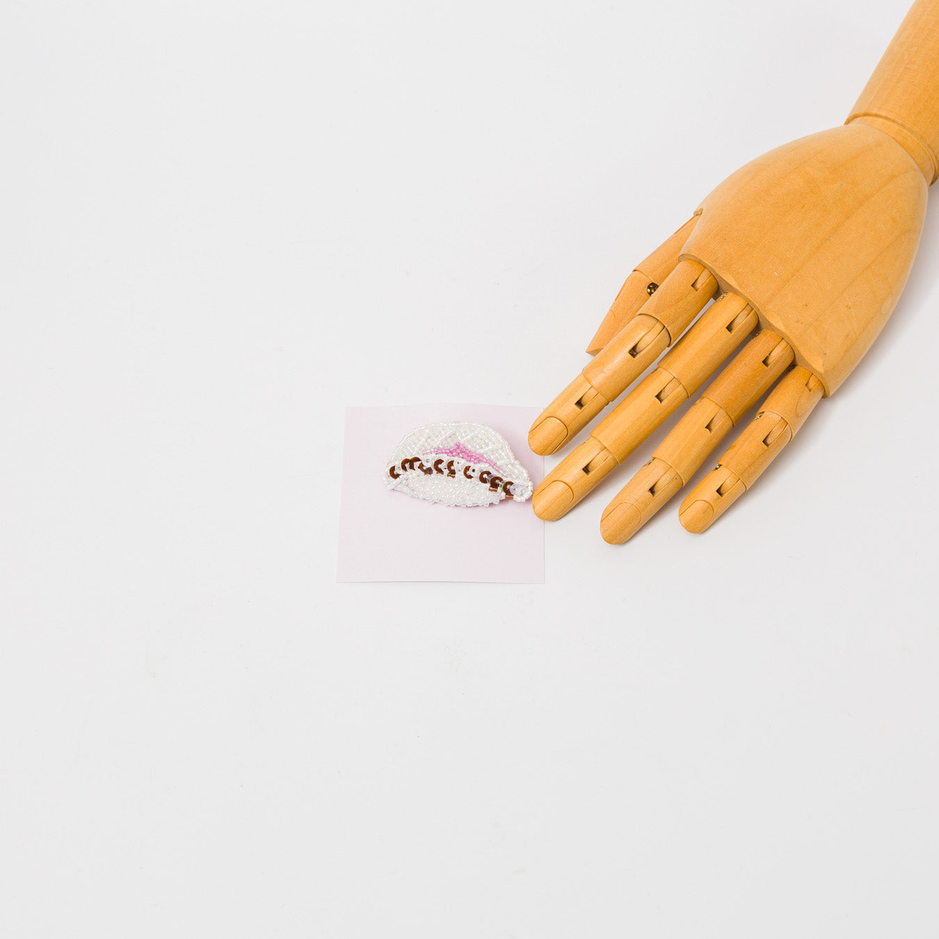 吉丸睦-まだいおすしブローチ