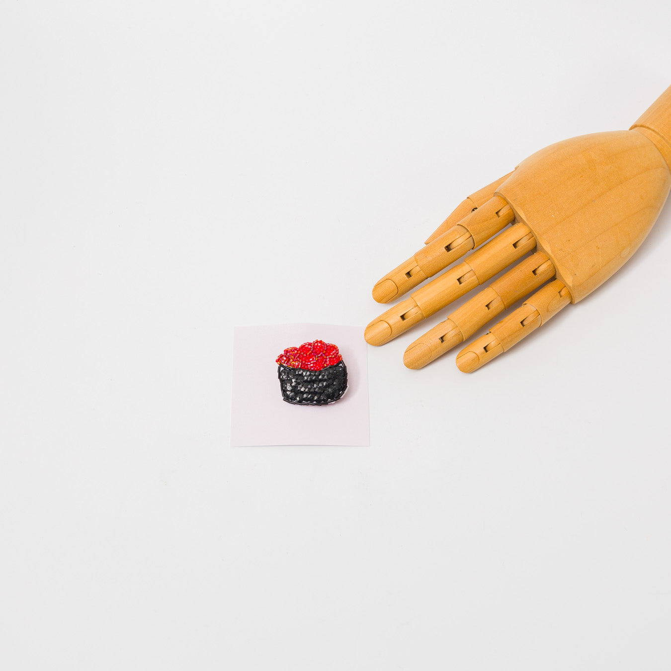 吉丸睦-いくら軍艦ブローチ