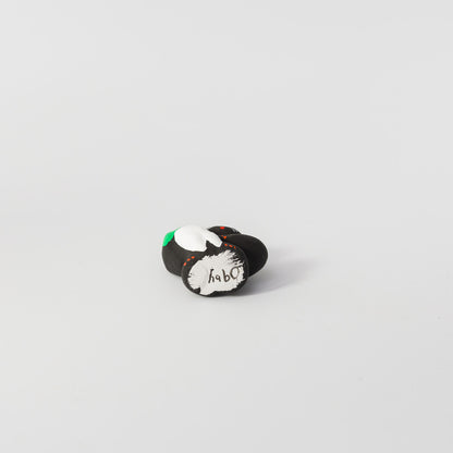 habotan-土人形「二股大根持ち黒招き猫」