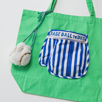 「BASE BALL TO DAY」ロゴはハンド刺繍。クラフト感が漂うかわいらしい雰囲気です。
