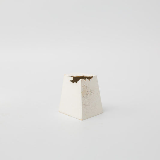 五月女寛-四角い小さな花入れ-1