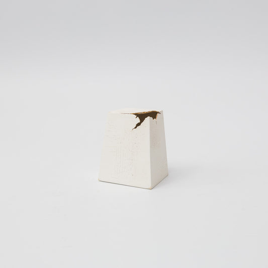 五月女寛-四角い小さな花入れ-2