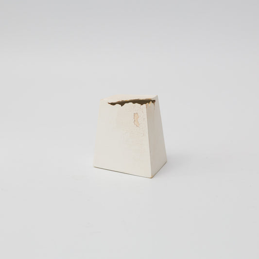 五月女寛-四角い小さな花入れ-3