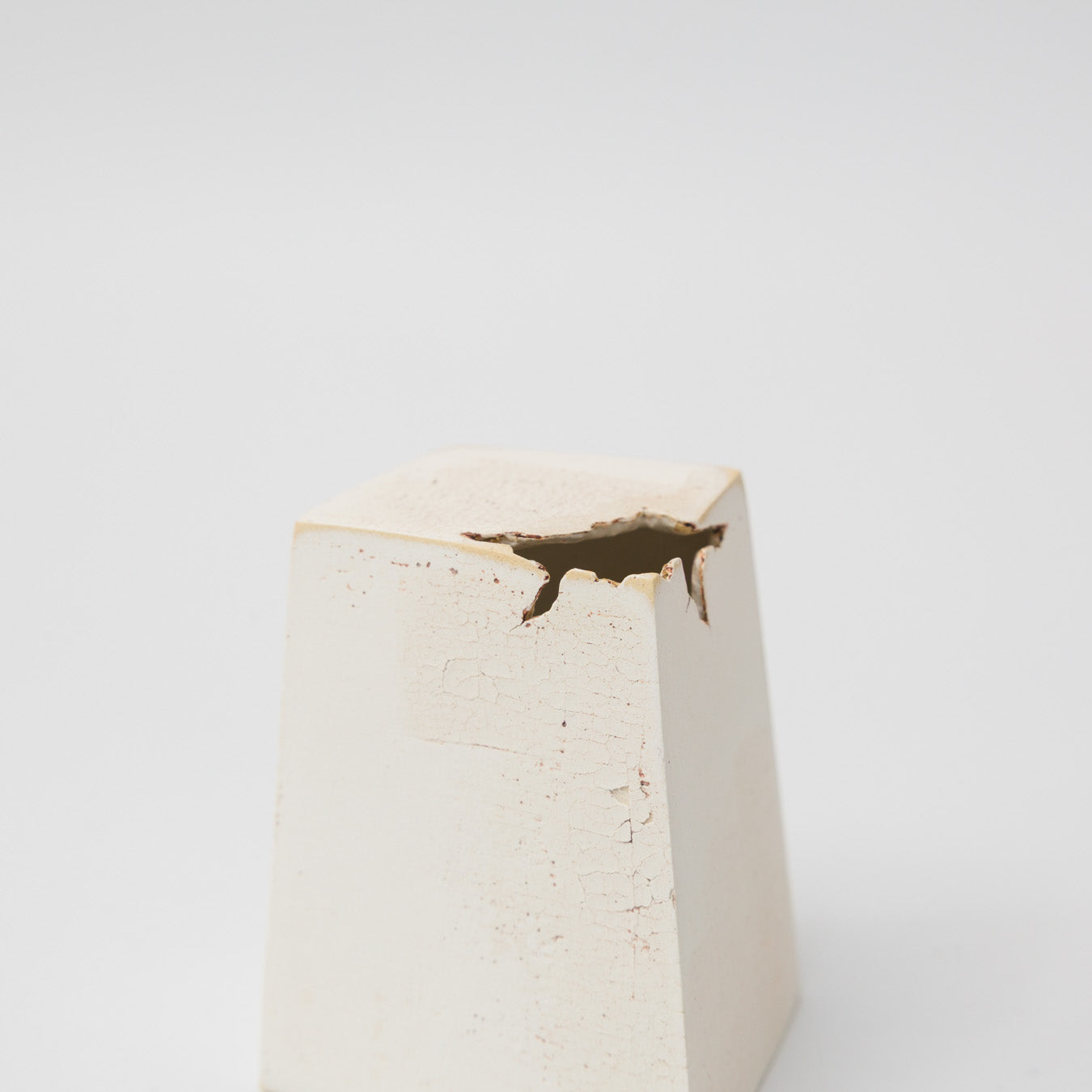 五月女寛-四角い小さな花入れ-4