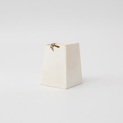 五月女寛-四角い小さな花入れ-4