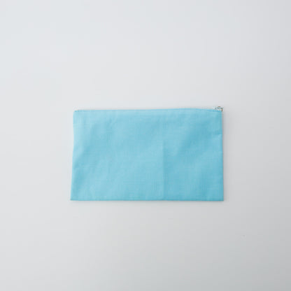 背面は無地で、刺繍柄とのコントラストが引き立ちます。
