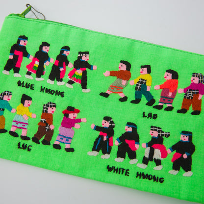 一点一点、すべて手刺繍で、素朴でワイルドな風合いと表情が楽しめます。