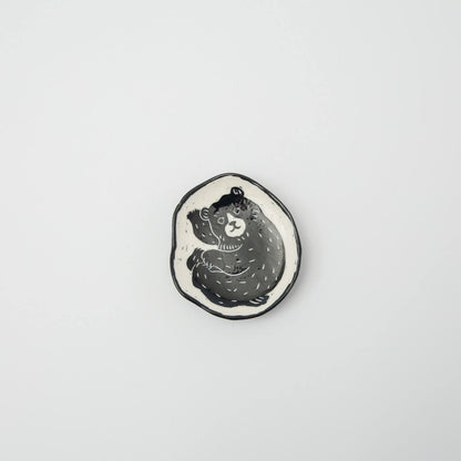 かわいいクマが描かれた、豆皿です。個体差ございます。