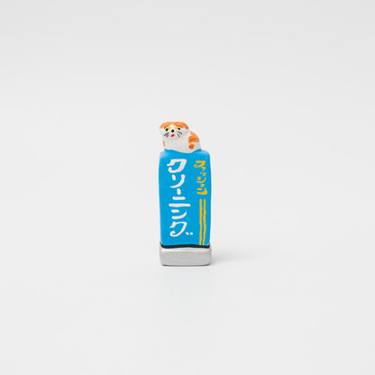 habotan-土人形-看板「ファッションクリーニング」