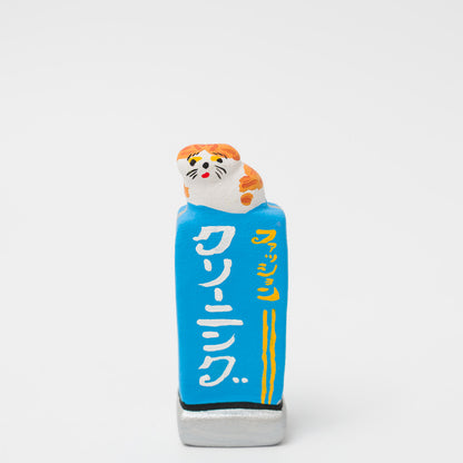 habotan-土人形-看板「ファッションクリーニング」