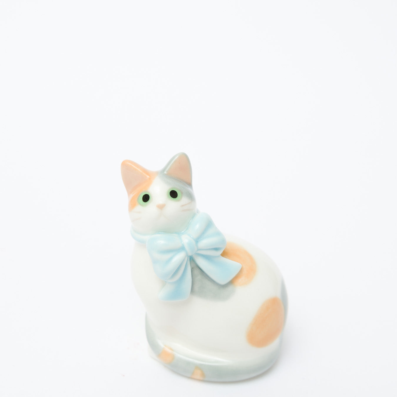 峰村ゆか-猫の置物（リボン）-1