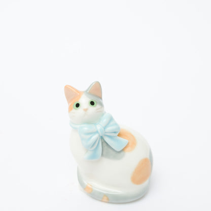 峰村ゆか-猫の置物（リボン）-1