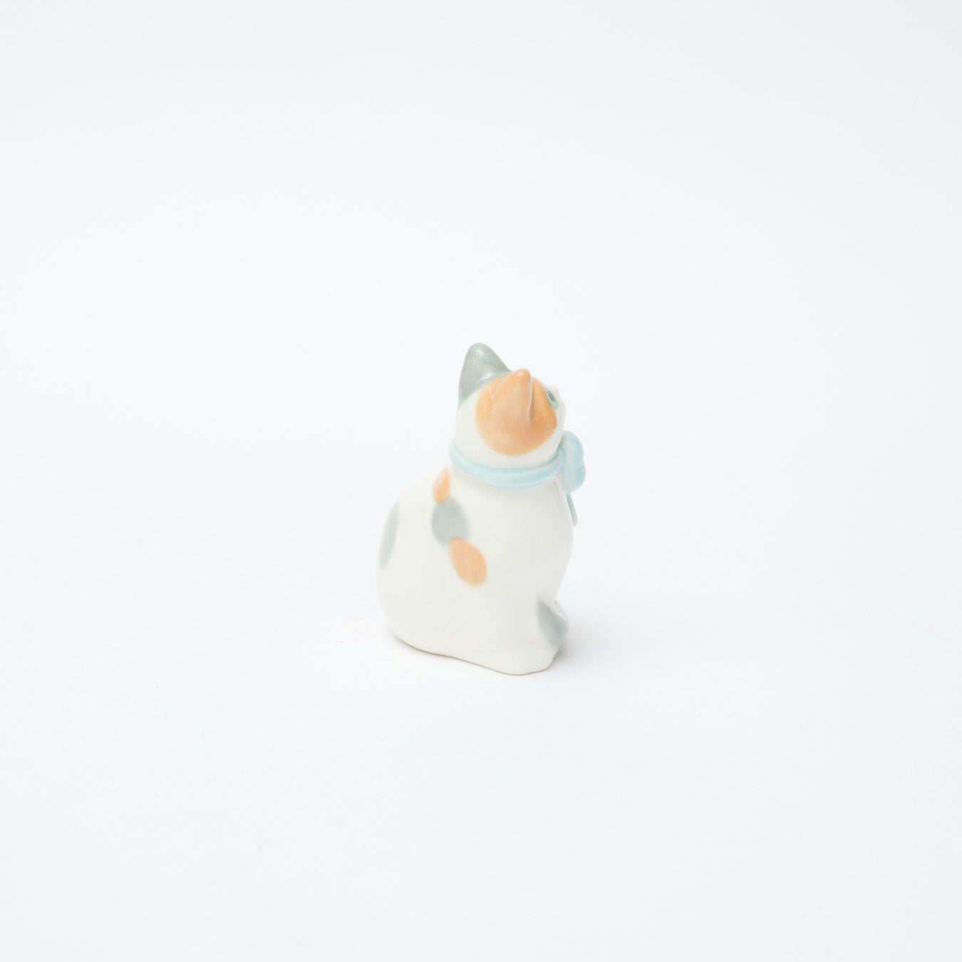 峰村ゆか-猫の置物（リボン）-1