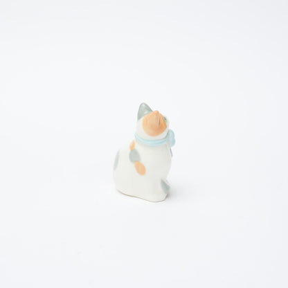 峰村ゆか-猫の置物（リボン）-1
