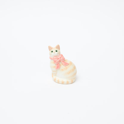 峰村ゆか-猫の置物（リボン）-2