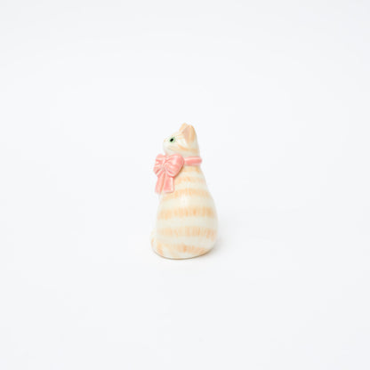 峰村ゆか-猫の置物（リボン）-2