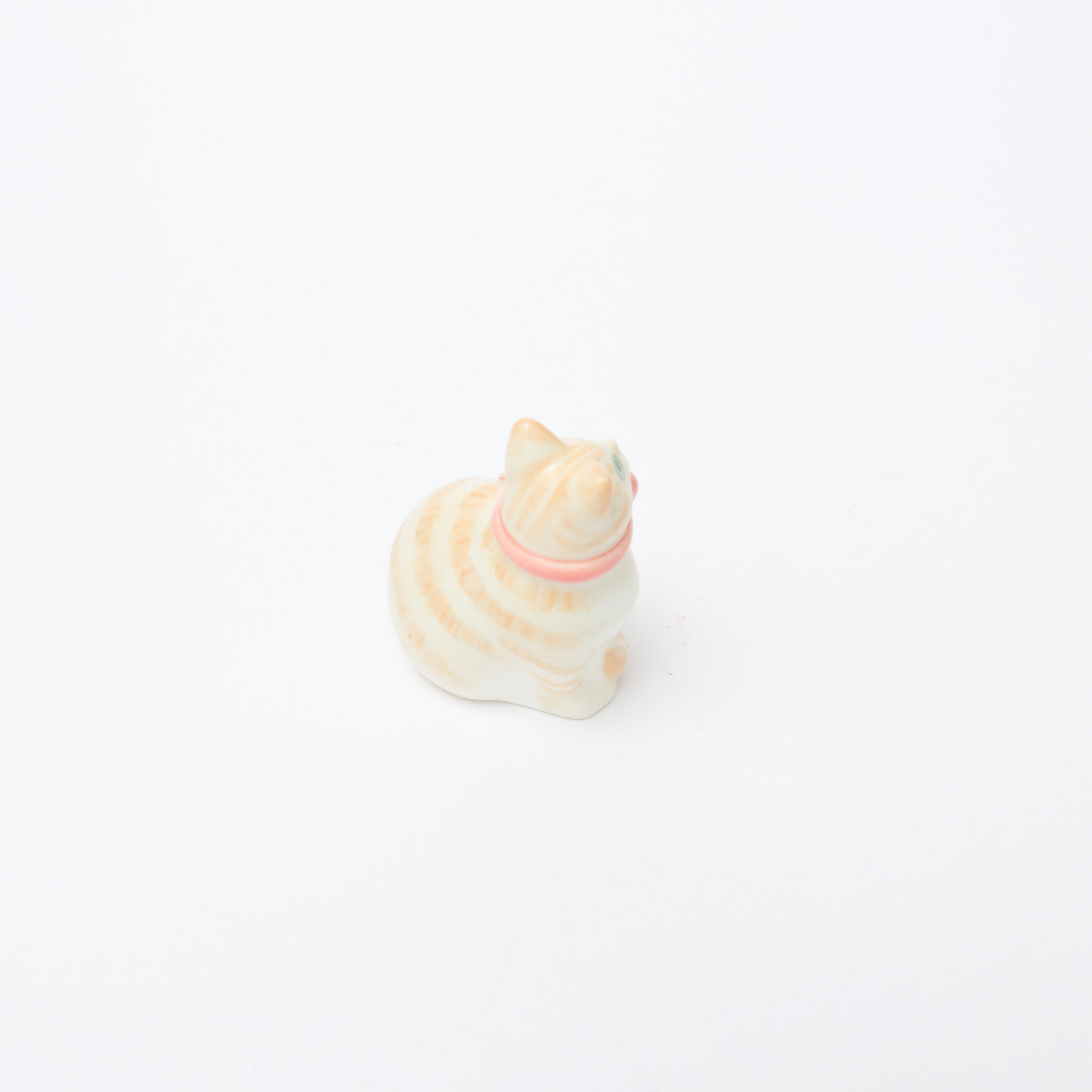 峰村ゆか-猫の置物（リボン）-2