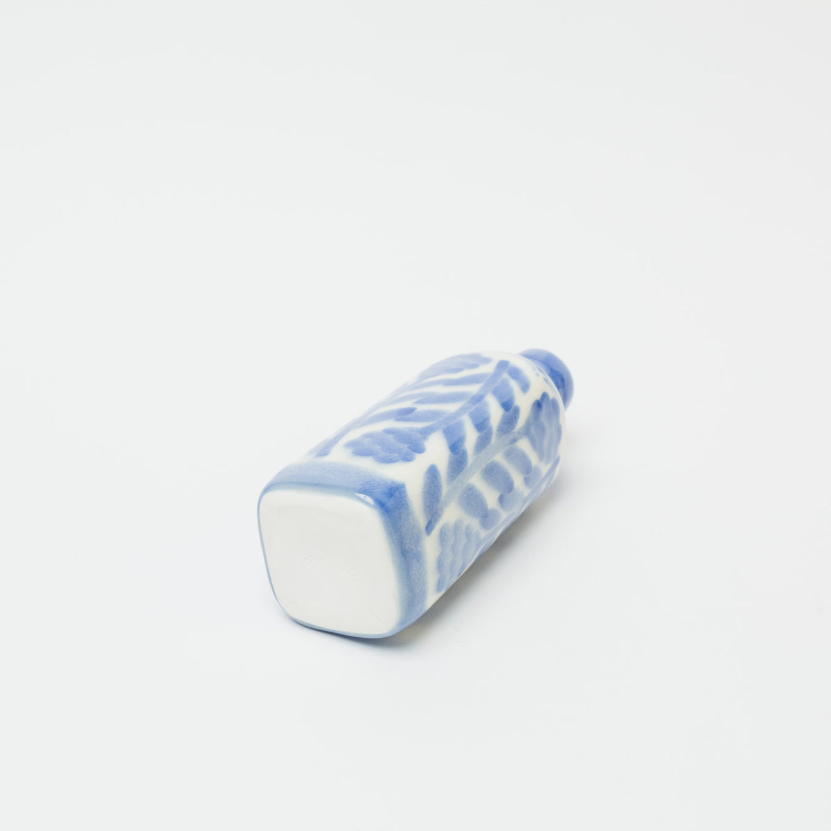 Riho Kawachi-Vase_frill