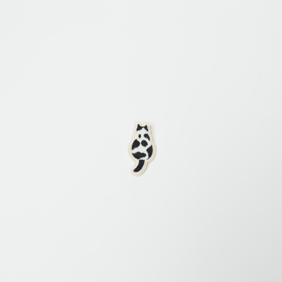 kanaecco-猫の後ろ姿 刺繍ブローチ-2