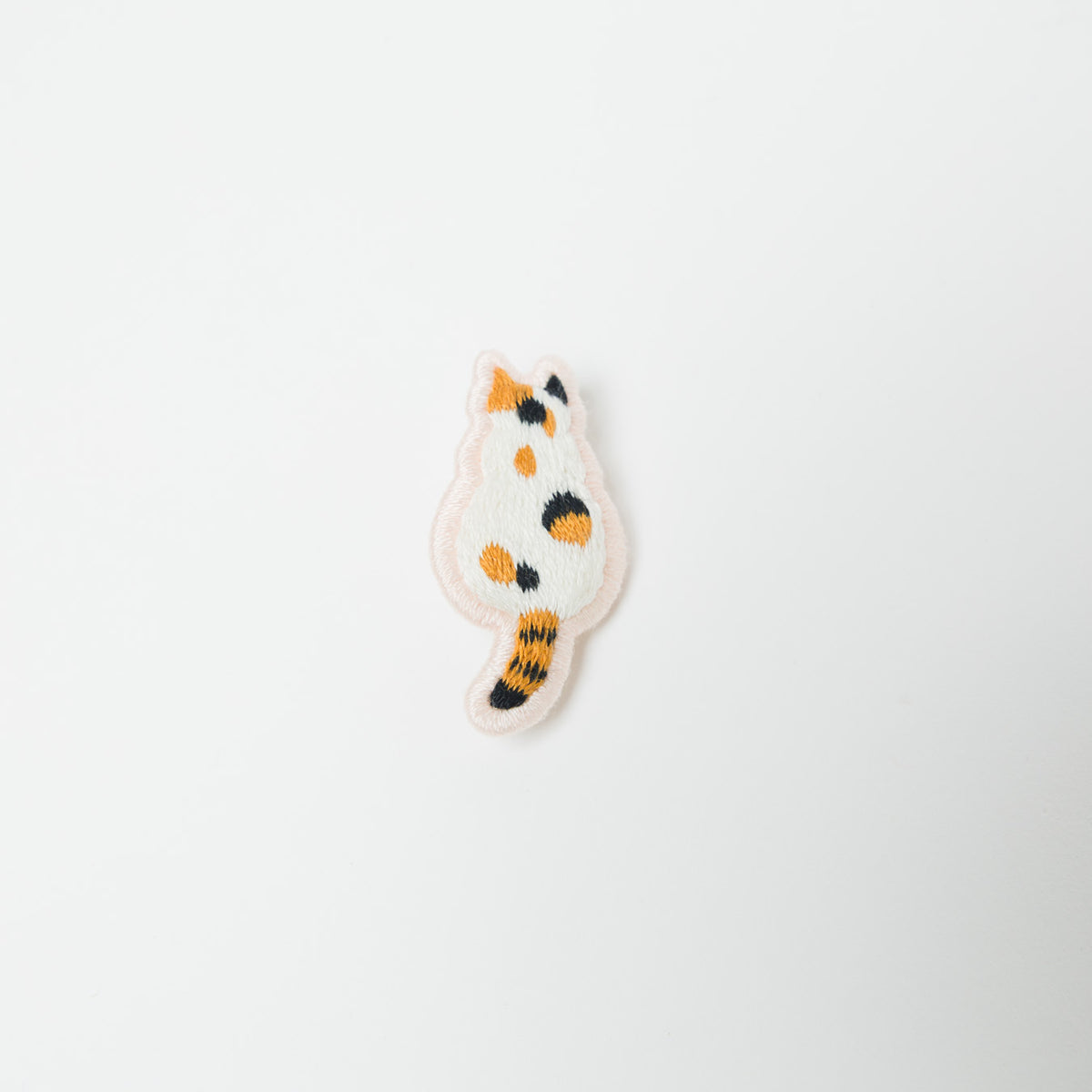 kanaecco-猫の後ろ姿 刺繍ブローチ-4