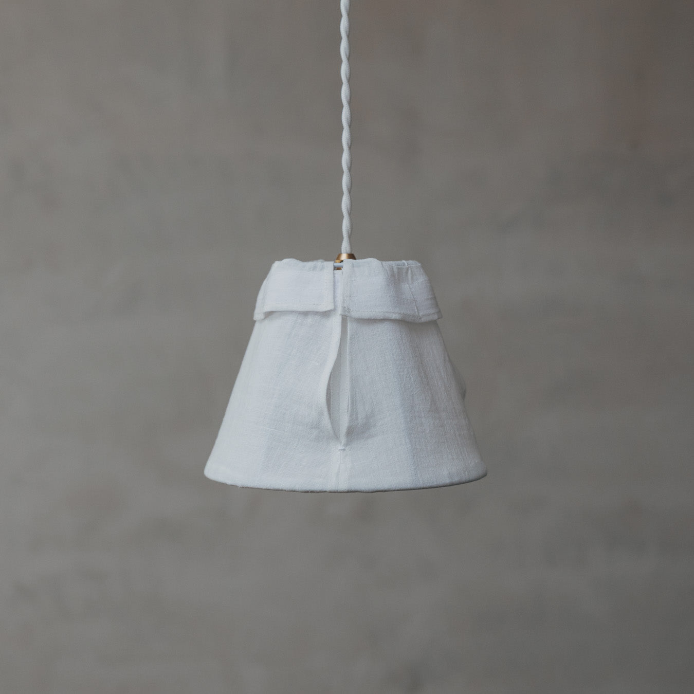 内側参考。表のアンティークリネンを脱がした状態。フレームカバーも、取り外せる仕様です。