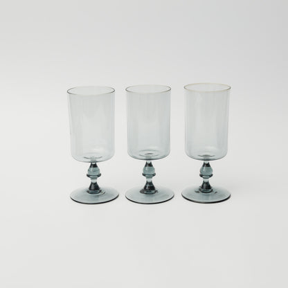 手吹きガラスのため、形やサイズ、色合いや表情に個体差があり、一点ずつ異なります。ご指定はできませんのでご了承ください。