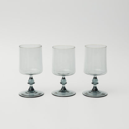 手吹きガラスのため、形やサイズ、色合いや表情に個体差があり、一点ずつ異なります。ご指定はできませんのでご了承ください。