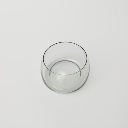 裏返して小鉢のように使うこともでき、ひとつで二通りの表情をお楽しみいただけます。