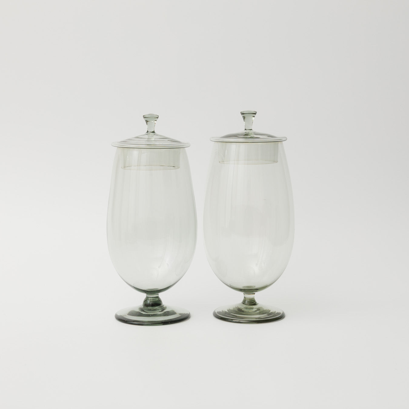 手吹きガラスのため、形やサイズ、色合いや表情に個体差があり、一点ずつ異なります。ご指定はできませんのでご了承ください。